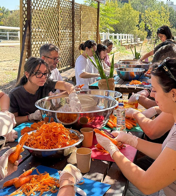 We cook with love, we serve with solidarity